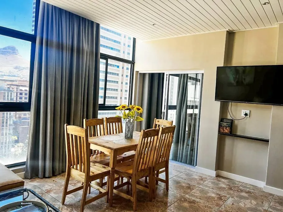Cozy Two Bedroom Central Cpt Apartment Fully Equipped Cape Town