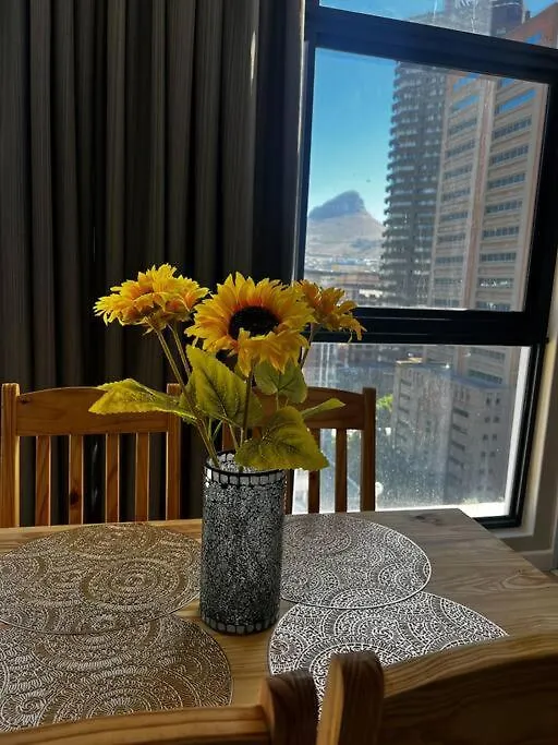 Cozy Two Bedroom Central Cpt Apartment Fully Equipped Κέιπ Τάουν